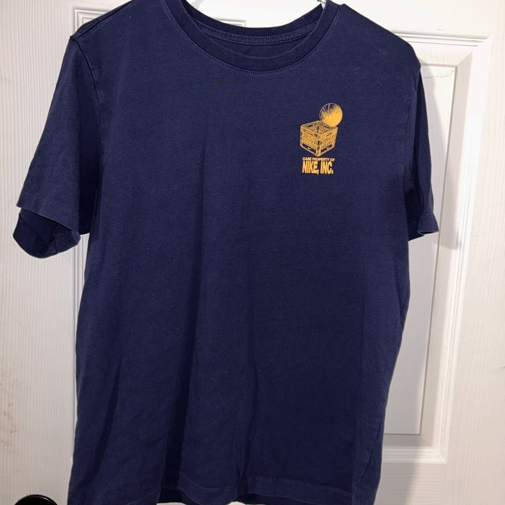 Nike Case Property Basketball Hoops Cartoon T-Shirt Medium